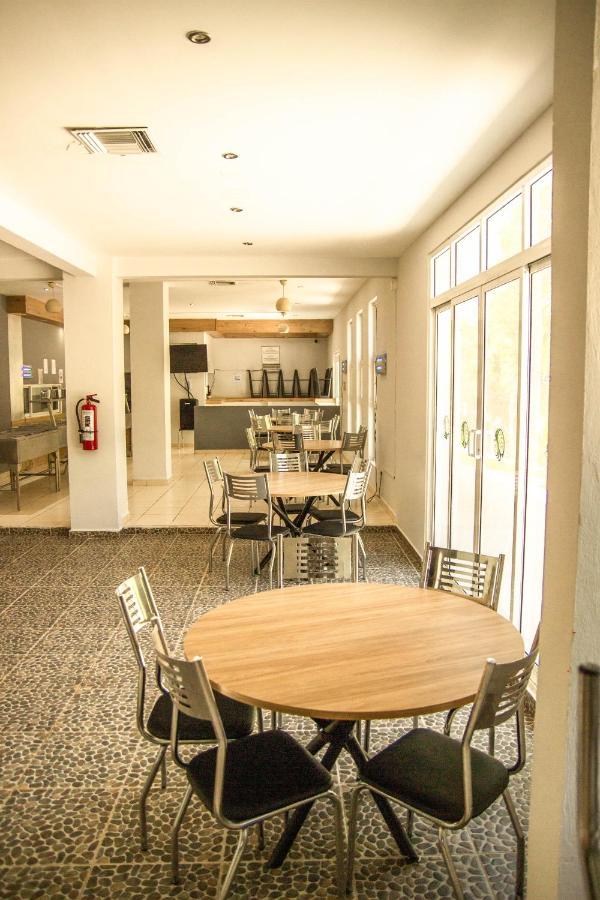 Cancun Tennis Inn Канкун Екстериор снимка